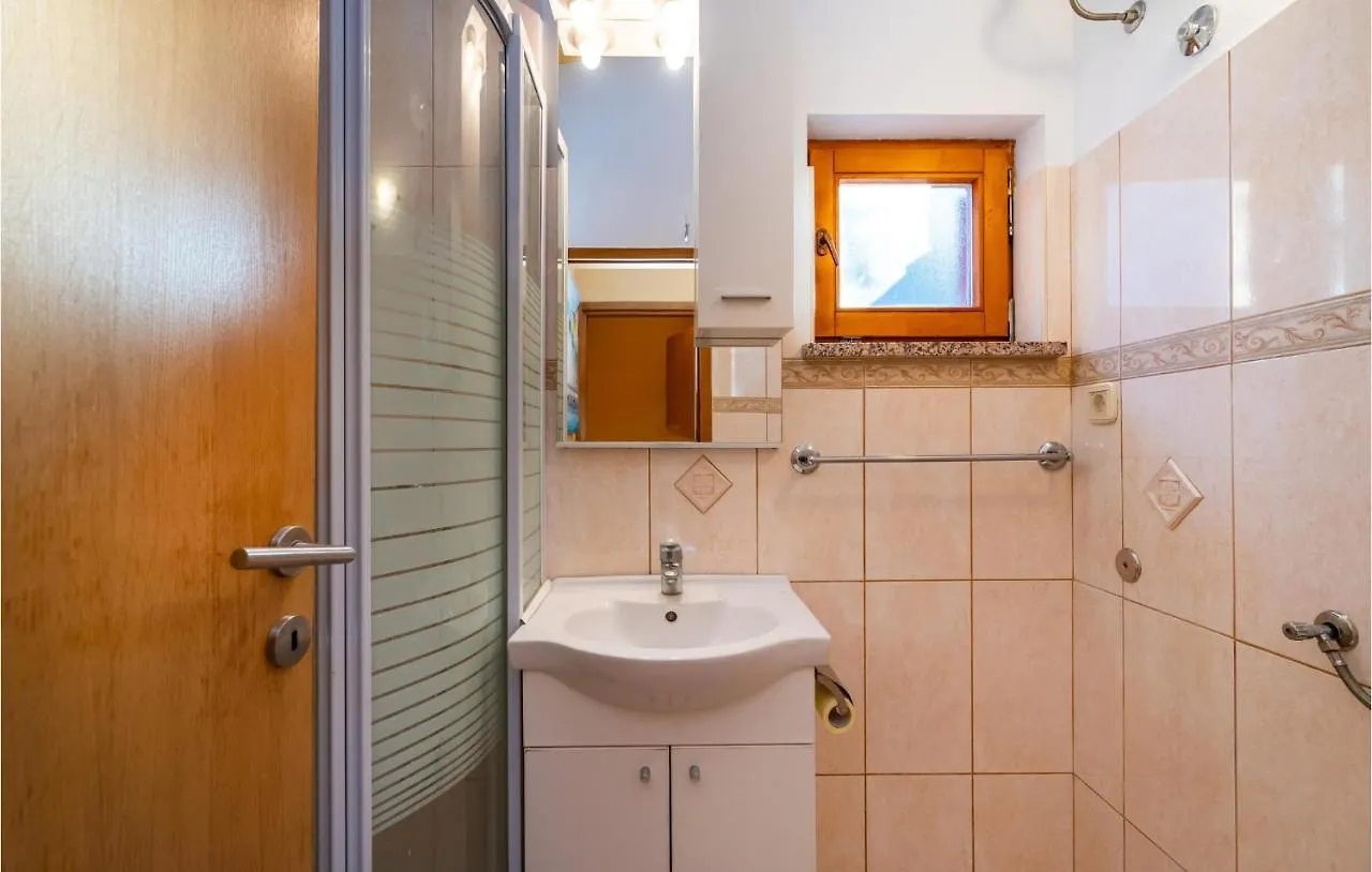 Awesome Apartment In Modric With Kitchen Rovanjska