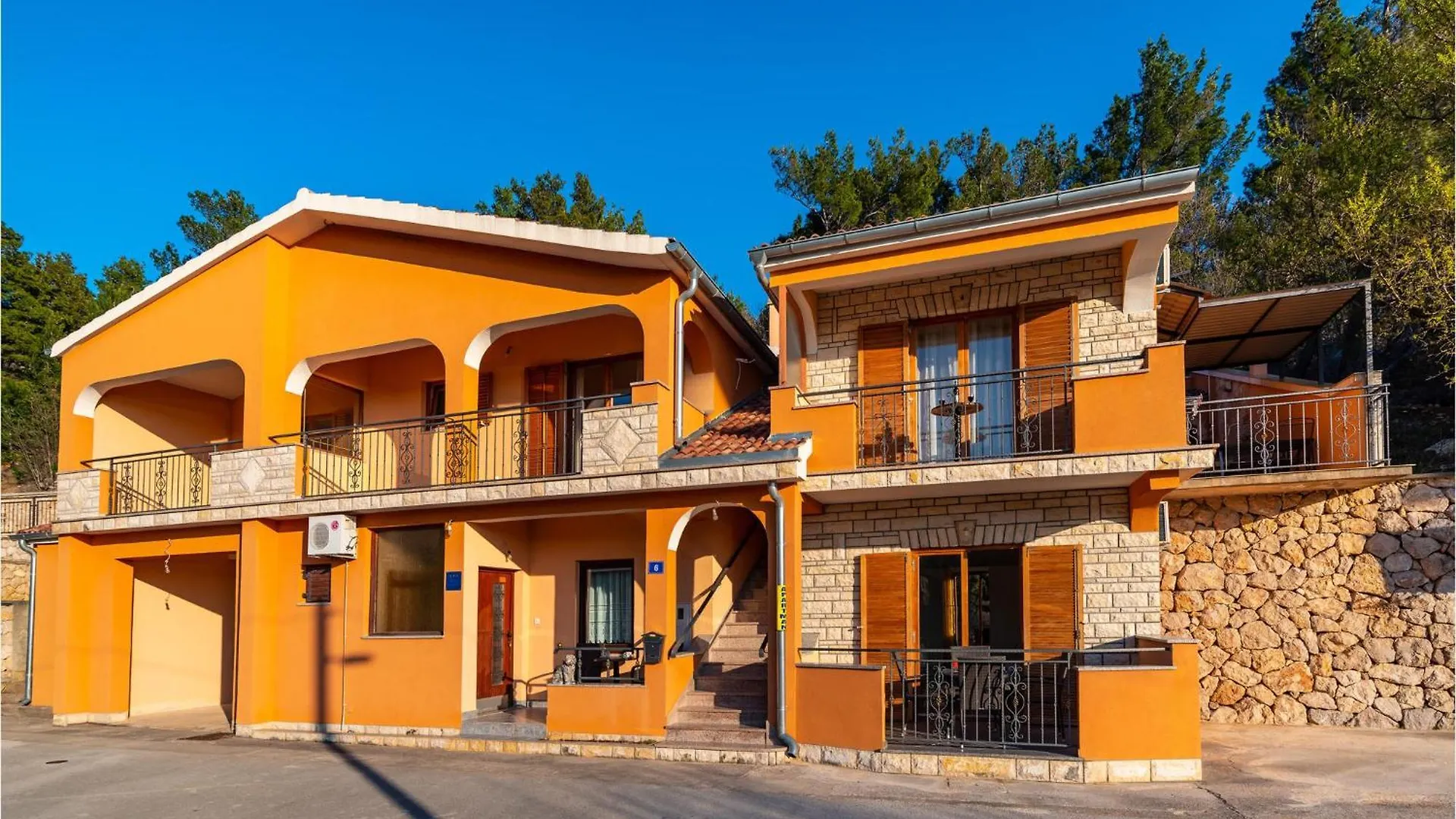 Awesome Apartment In Modric With Kitchen Rovanjska